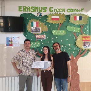 Carla Sánchez, ganadora del diseño del logo “Our School Goes Green”